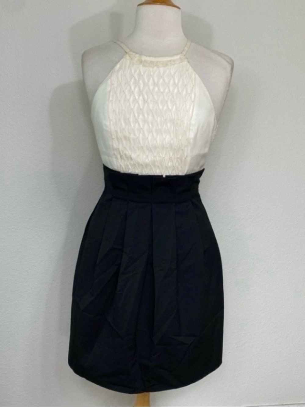 BCBGMaxAzria Women's Y2K Cream Silk Beaded Pleated Dress Size 2 Party Classic